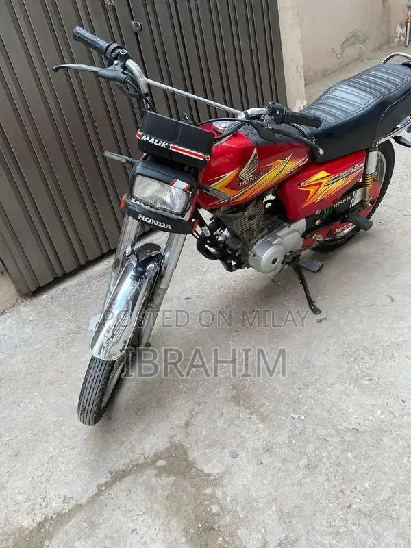 2021 Honda 125cc Motorcycle - Near Perfect Condition