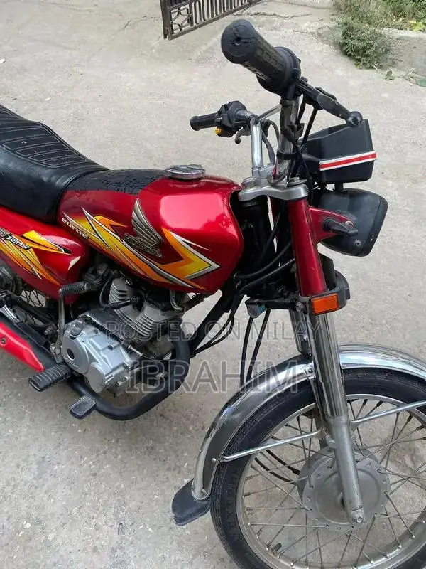 2021 Honda 125cc Motorcycle - Near Perfect Condition