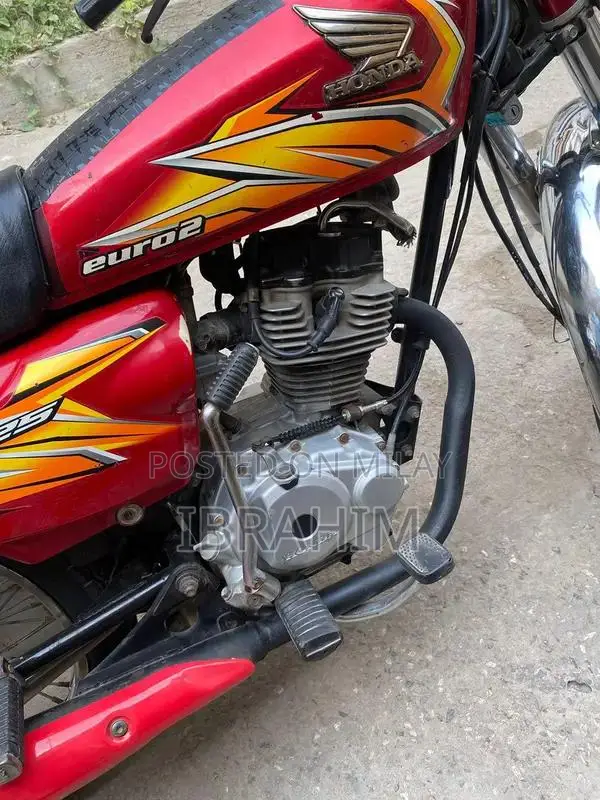 2021 Honda 125cc Motorcycle - Near Perfect Condition