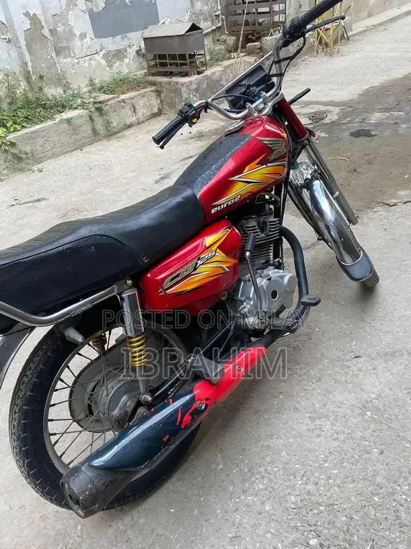 2021 Honda 125cc Motorcycle - Near Perfect Condition