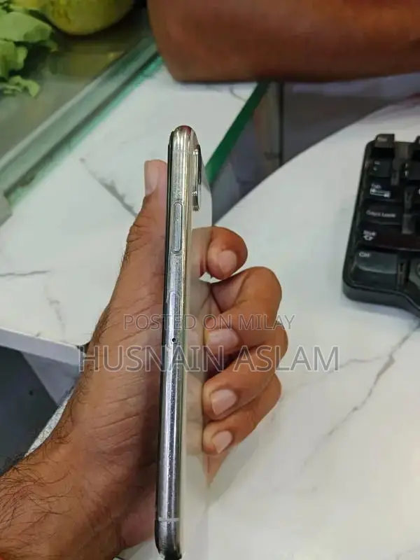 Smartphone with Battery Health Indicator