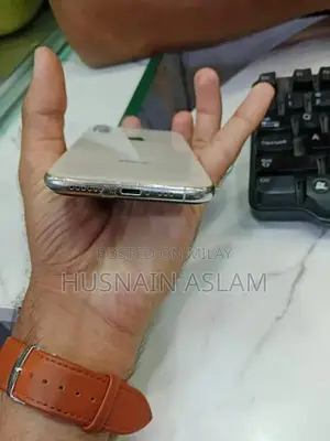 Smartphone with Battery Health Indicator