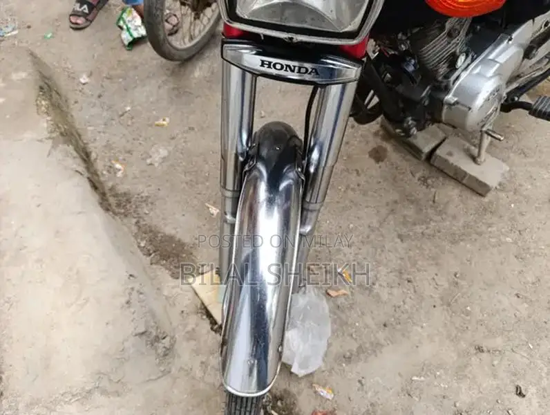 Honda 125cc Motorcycle - 2015 Model Compact Urban Ride