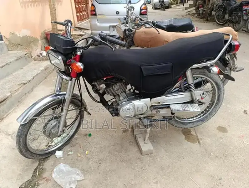 Honda 125cc Motorcycle - 2015 Model Compact Urban Ride