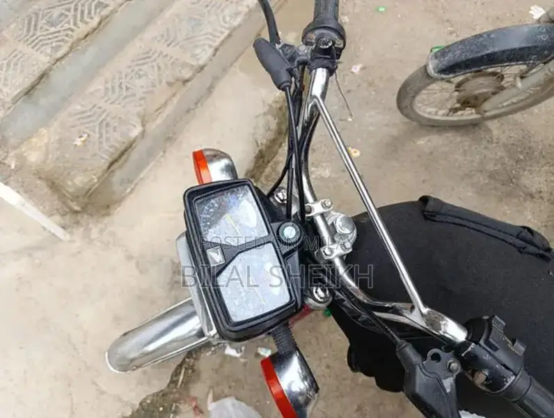 Honda 125cc Motorcycle - 2015 Model Compact Urban Ride