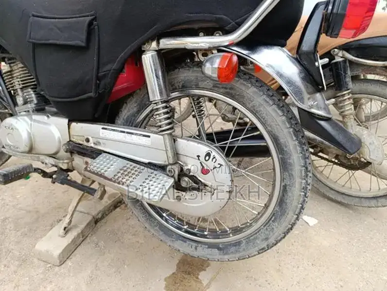 Honda 125cc Motorcycle - 2015 Model Compact Urban Ride