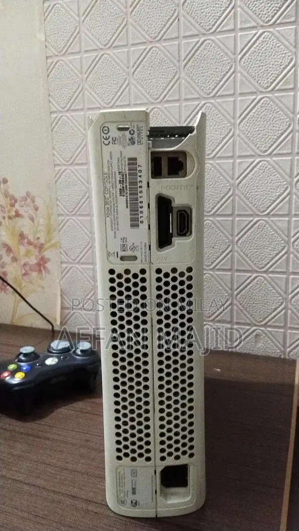 Xbox 360 Gaming Console with HDMI, 2 Controllers & 25+ Games