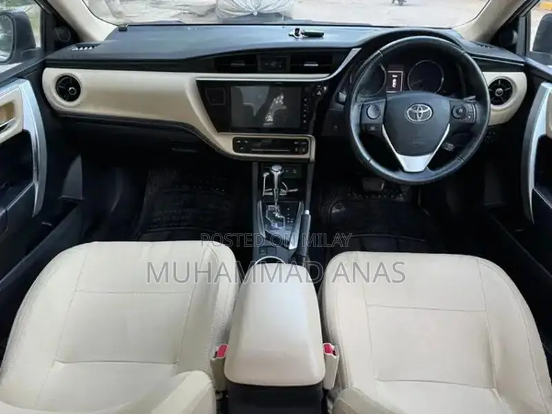 Toyota Corolla Altis Grande Sedan - Silver Metallic