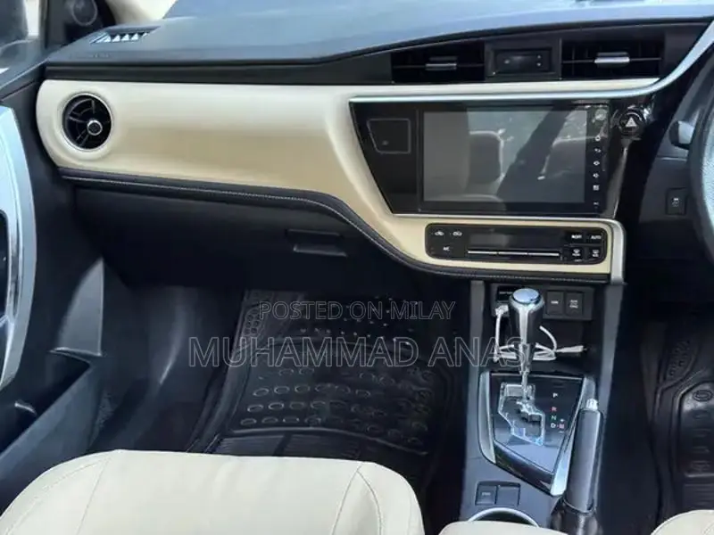 Toyota Corolla Altis Grande Sedan - Silver Metallic