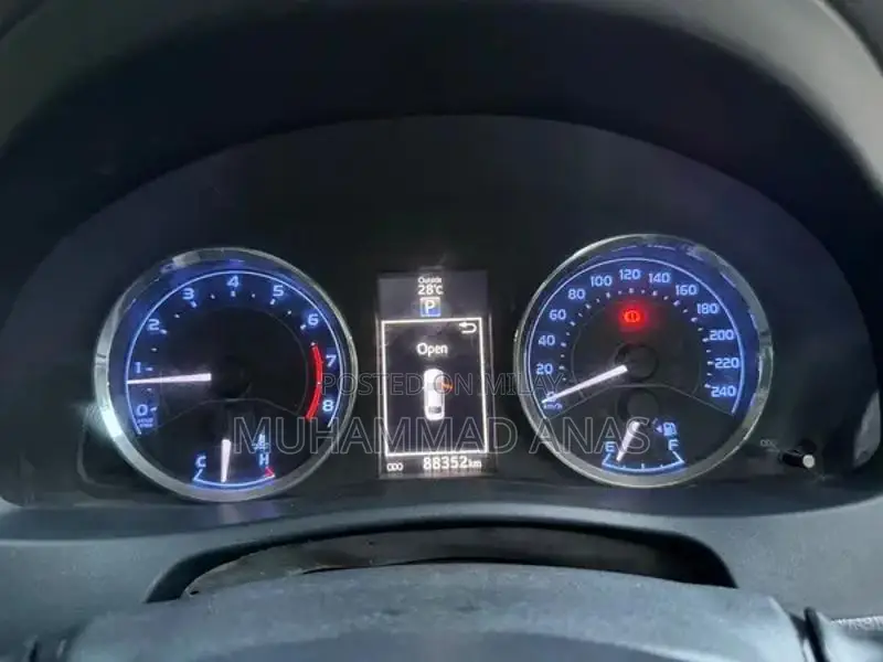 Toyota Corolla Altis Grande Sedan - Silver Metallic