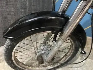 Honda CD70 Motorcycle 2016 Model - Single Cylinder Commuter Bike