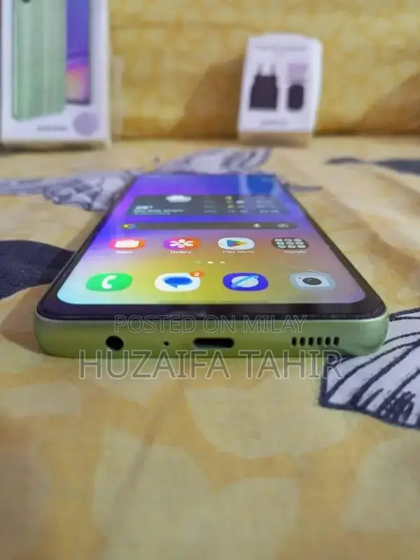 Samsung Galaxy A05 Smartphone 4GB RAM 64GB Storage Light Green