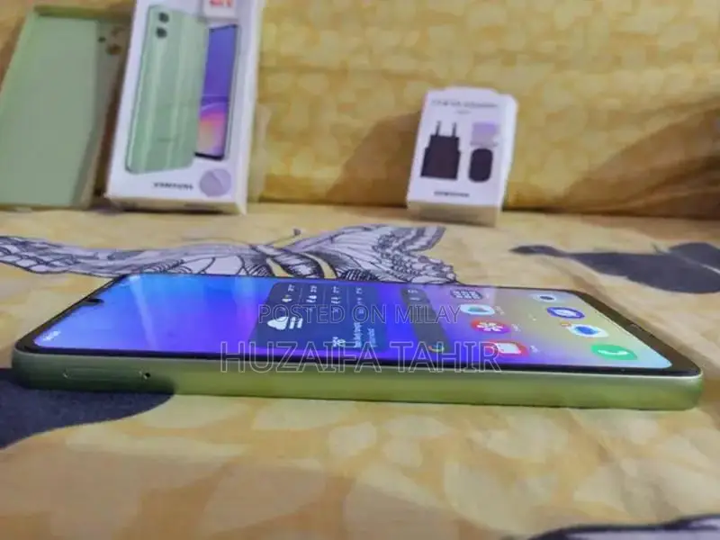 Samsung Galaxy A05 Smartphone 4GB RAM 64GB Storage Light Green