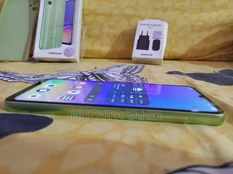 Samsung Galaxy A05 Smartphone 4GB RAM 64GB Storage Light Green