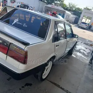 Toyota Corolla 1986 Classic Sedan - Low Maintenance Vehicle