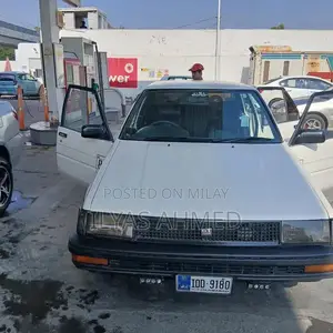 Toyota Corolla 1986 Classic Sedan - Low Maintenance Vehicle