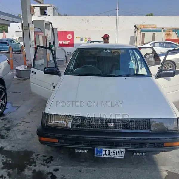 Toyota Corolla 1986 Classic Sedan - Low Maintenance Vehicle