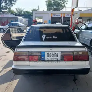 Toyota Corolla 1986 Classic Sedan - Low Maintenance Vehicle