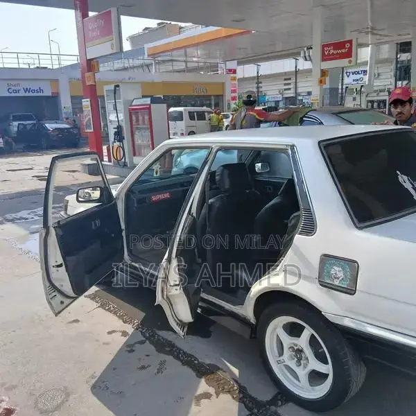 Toyota Corolla 1986 Classic Sedan - Low Maintenance Vehicle