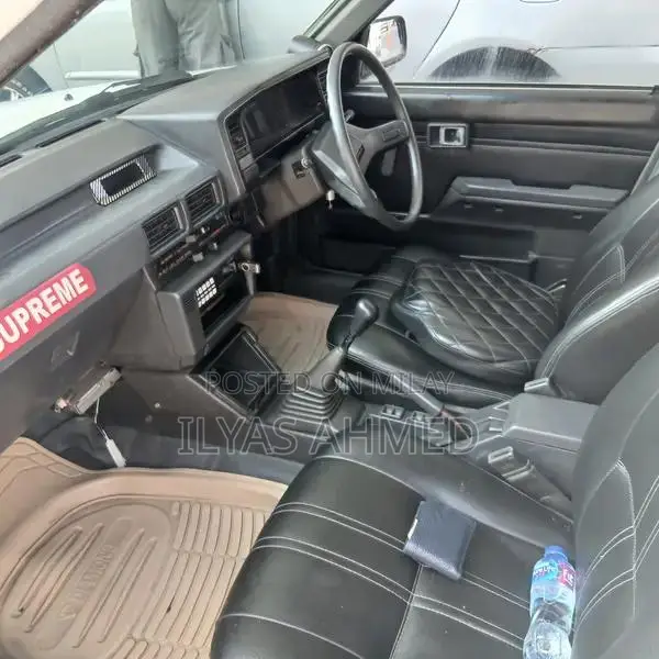 Toyota Corolla 1986 Classic Sedan - Low Maintenance Vehicle