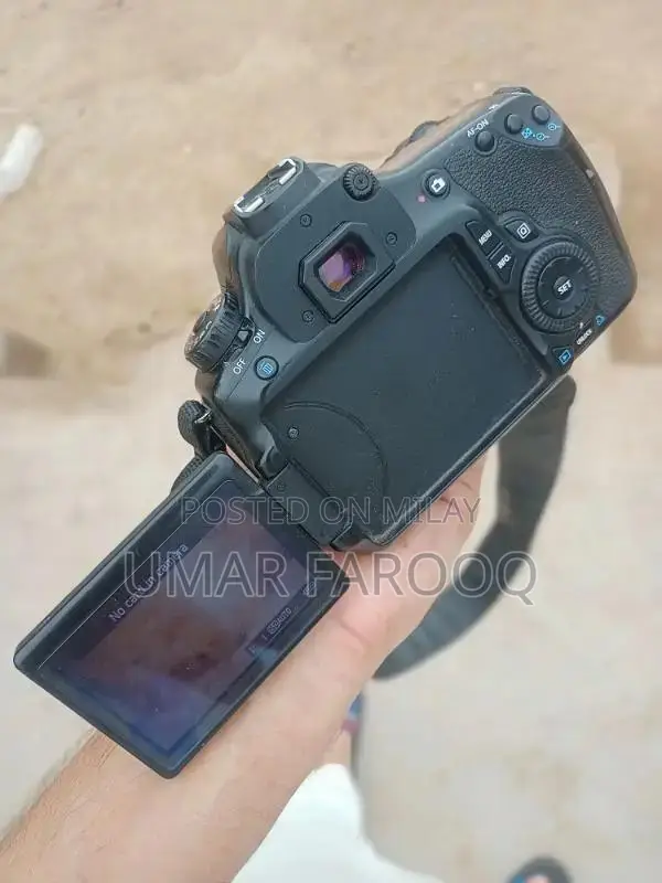 Canon EOS 60D DSLR Camera with Kit Lens