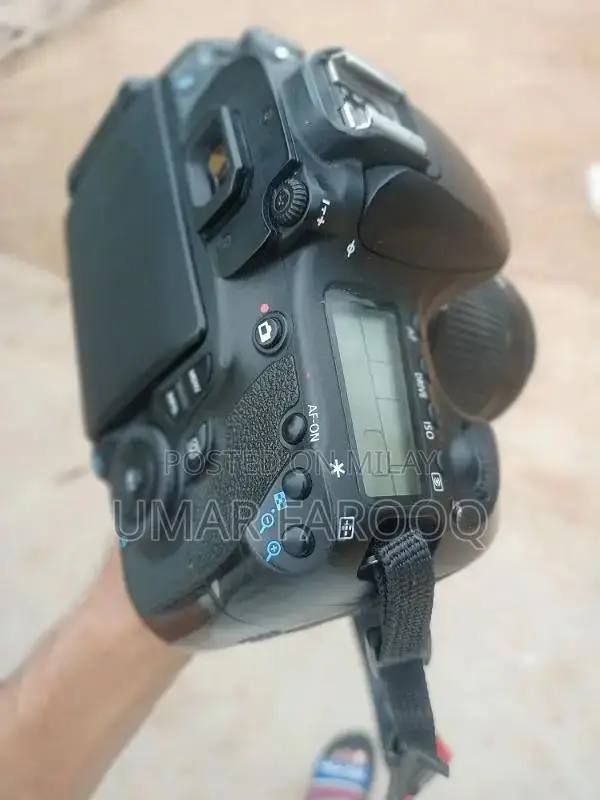 Canon EOS 60D DSLR Camera with Kit Lens
