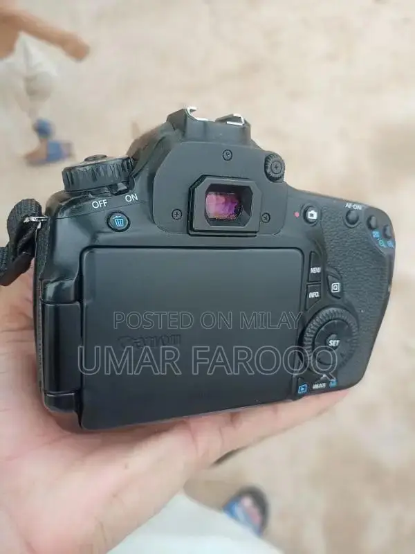 Canon EOS 60D DSLR Camera with Kit Lens