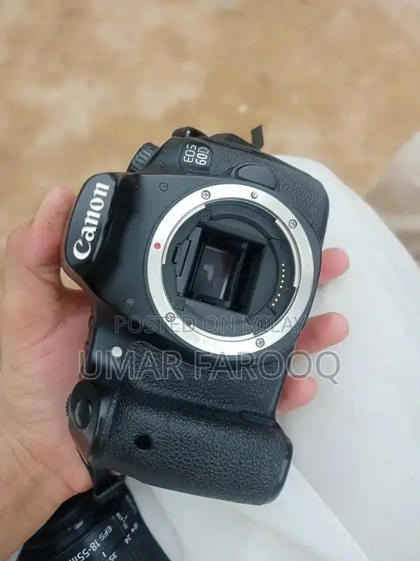 Canon EOS 60D DSLR Camera with Kit Lens