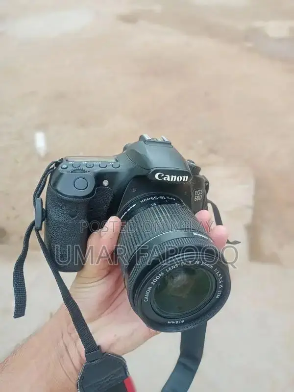 Canon EOS 60D DSLR Camera with Kit Lens