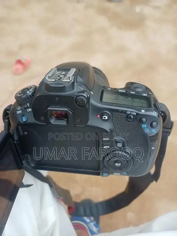 Canon EOS 60D DSLR Camera with Kit Lens