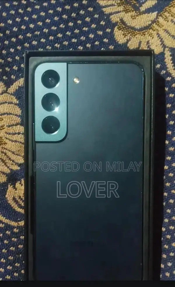 Samsung Galaxy S22 Smartphone - Compact 8GB RAM 128GB Storage