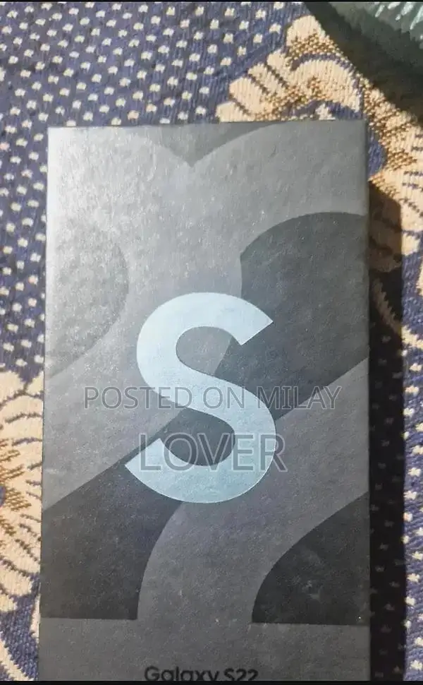 Samsung Galaxy S22 Smartphone - Compact 8GB RAM 128GB Storage