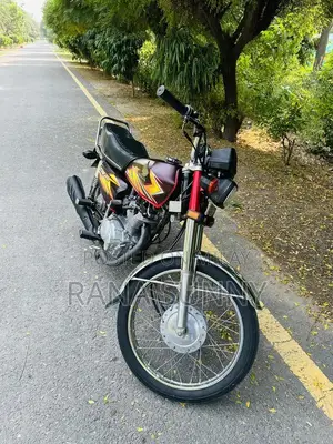 Honda 125cc Motorcycle - 2020 Model, One Owner, Like New