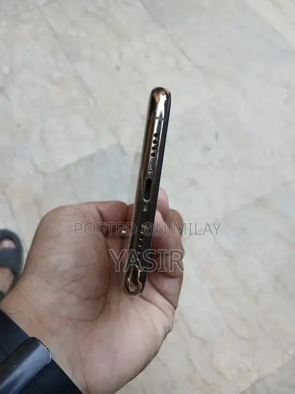 Premium Gold iPhone XS Max 64GB Smartphone
