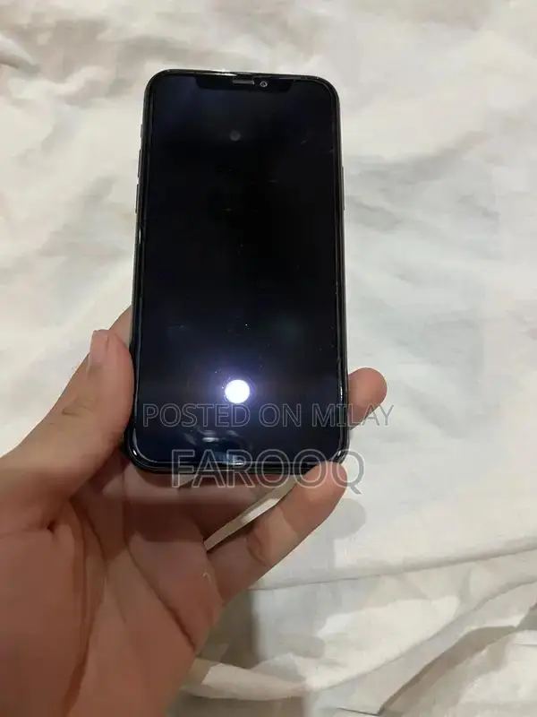 Apple iPhone 11 Pro Smartphone with Advanced Camera System