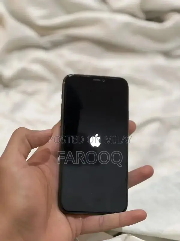 Apple iPhone 11 Pro Smartphone with Advanced Camera System