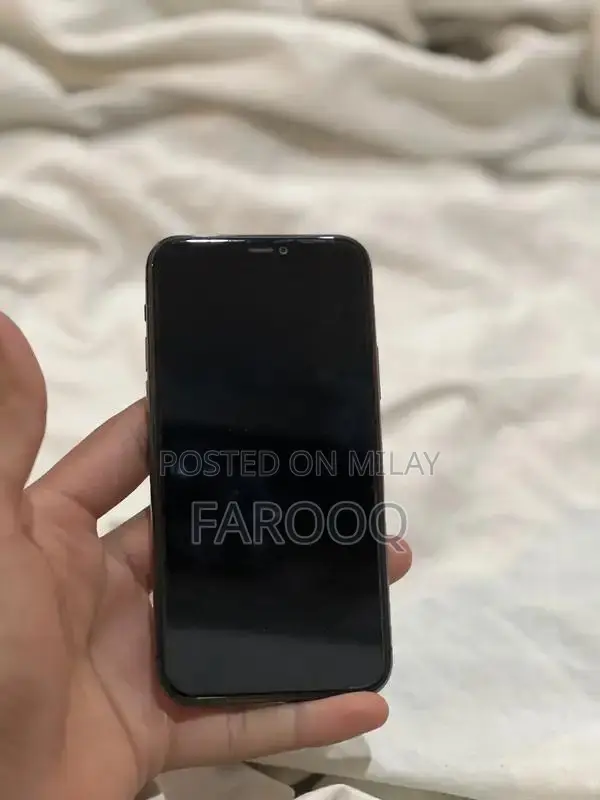 Apple iPhone 11 Pro Smartphone with Advanced Camera System