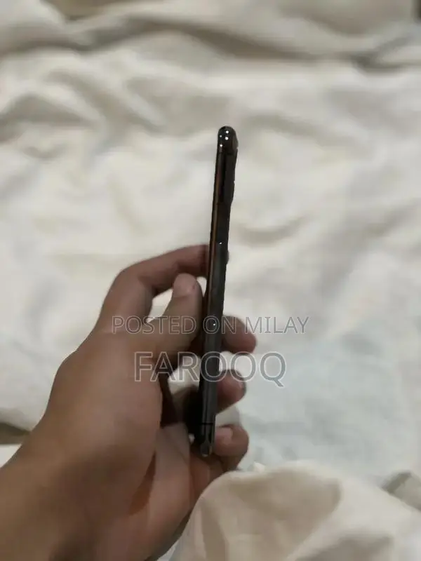 Apple iPhone 11 Pro Smartphone with Advanced Camera System