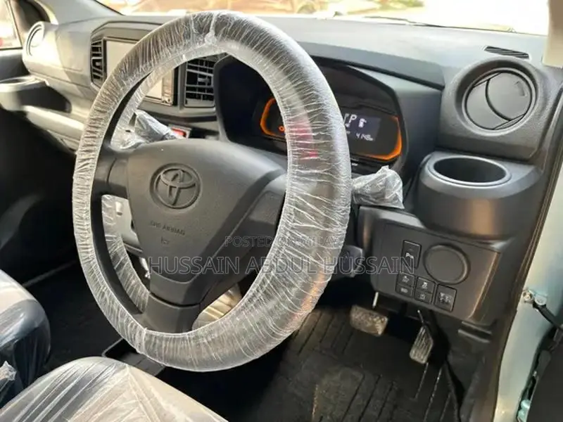 Toyota Pixis Epoch / Daihatsu Mira Compact Urban Hatchback