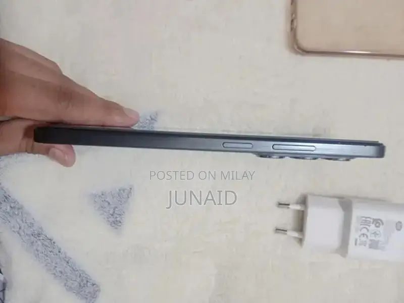 Durable Smartphone with Compact Design and Reliable Performance