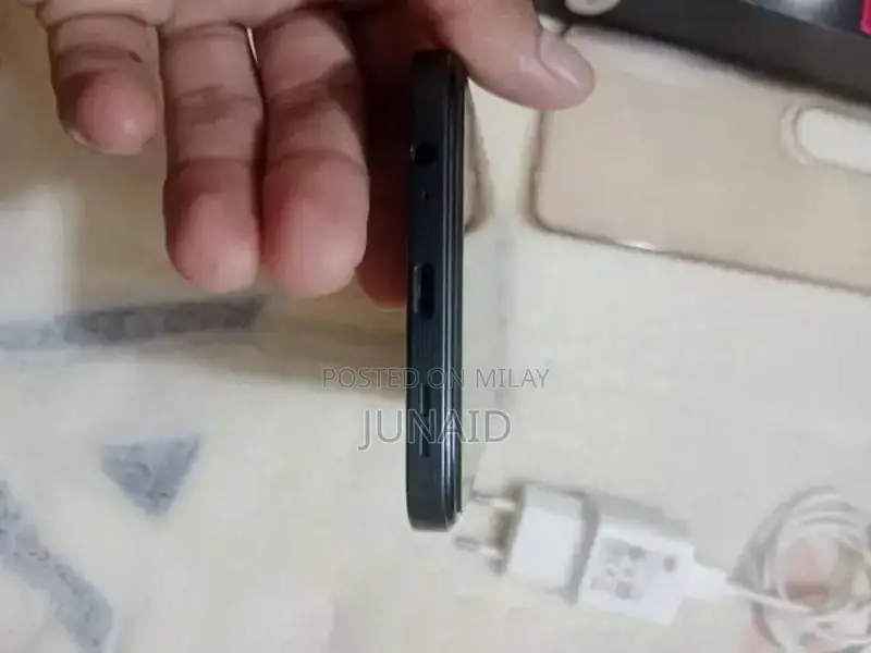 Durable Smartphone with Compact Design and Reliable Performance