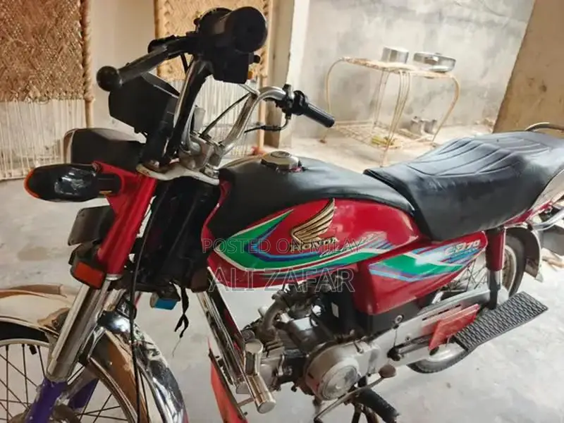 Honda CD70 Motorcycle - Well-Maintained 2017 Model
