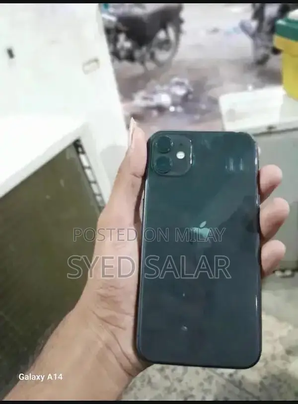 Pre-owned Apple Smartphone with Minor Display Issues