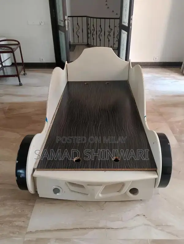 Kids Race Car Bed - Stylish Bedroom Furniture for Young Racers