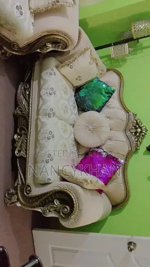 Photo - Large Comfortable 7-Seater Sofa in Excellent Condition