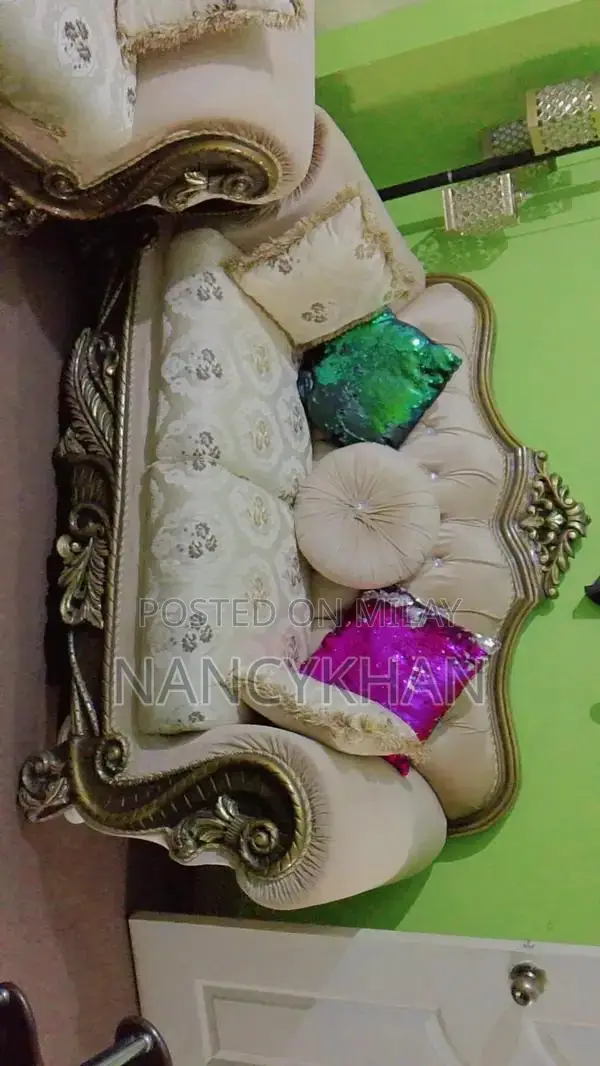 Large Comfortable 7-Seater Sofa in Excellent Condition