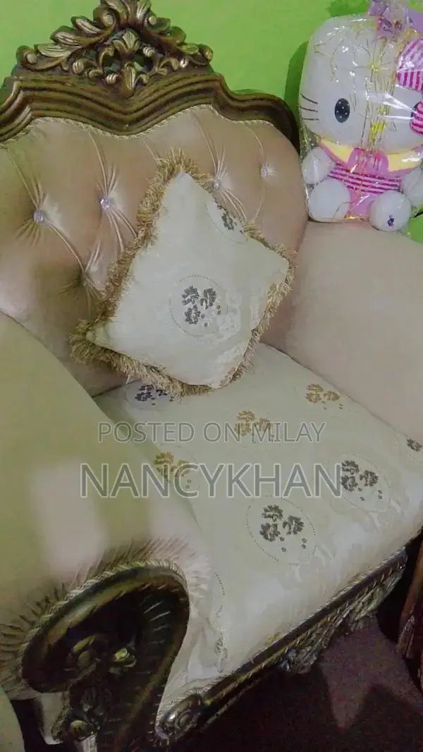 Large Comfortable 7-Seater Sofa in Excellent Condition