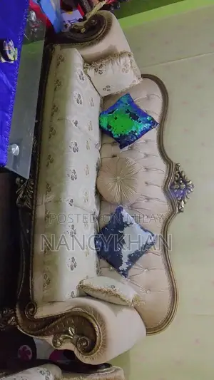 Large Comfortable 7-Seater Sofa in Excellent Condition