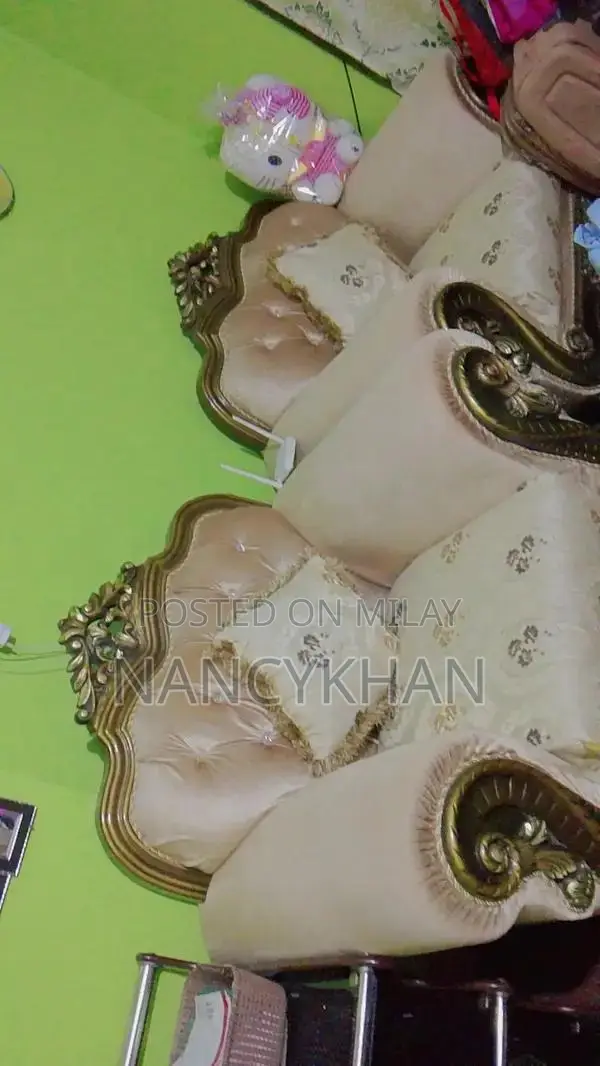 Large Comfortable 7-Seater Sofa in Excellent Condition