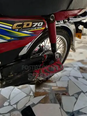 Honda 70cc Lightweight Motorcycle - Reliable City Commuter